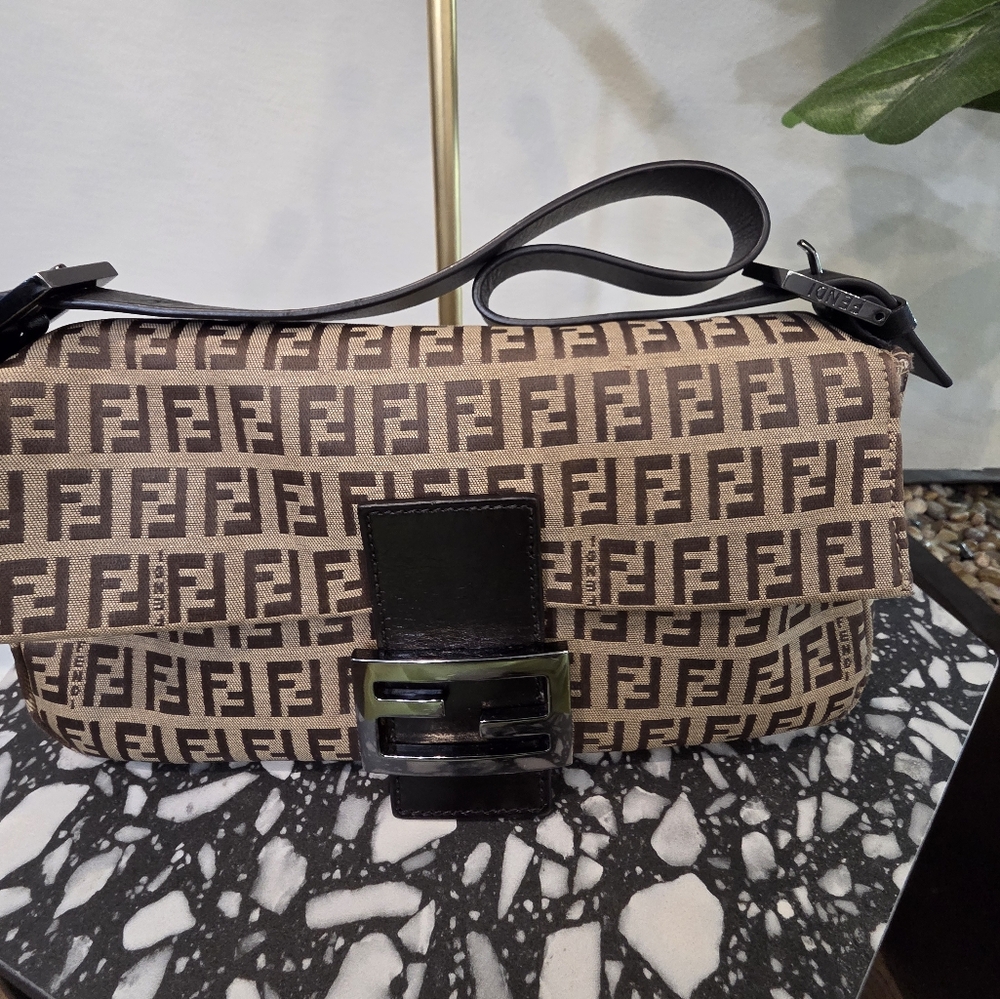  Fendi Zucchino Baguette shoulder bag in brown canvas with leather 